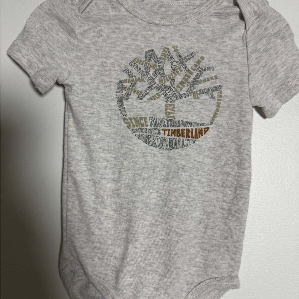 Timberland 12 Month Baby Onesie Gray Logo Graphic Short Sleeve Bodysuit - Picture 3 of 4